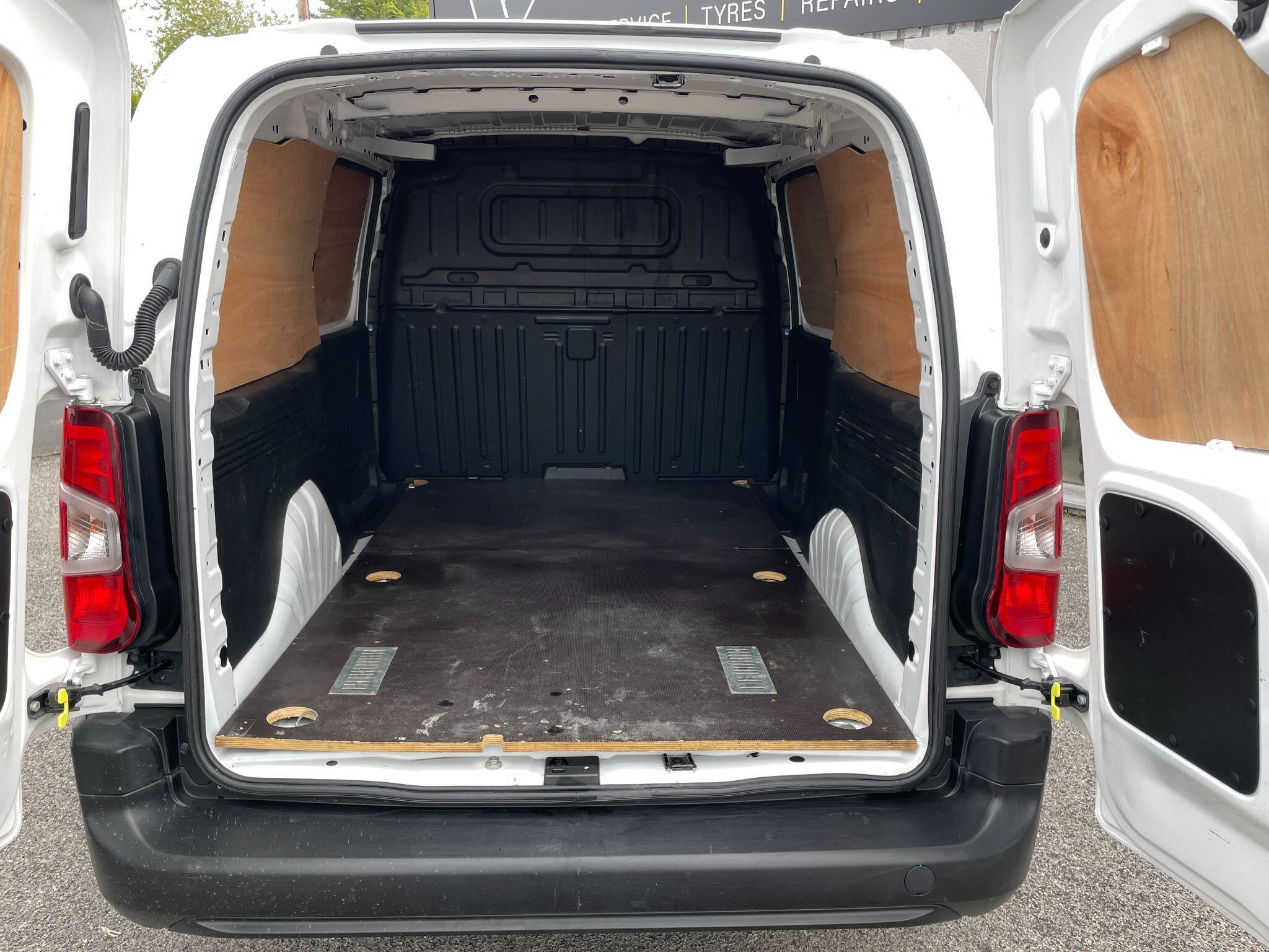 Vauxhall Combo - image 11
